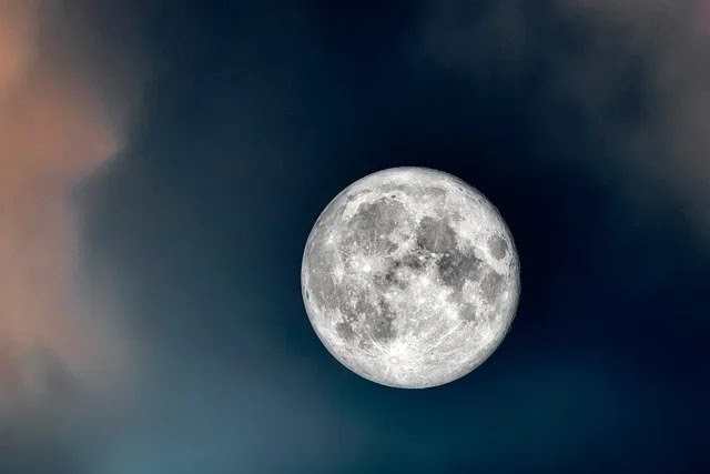 10 Amazing Facts About the Moon