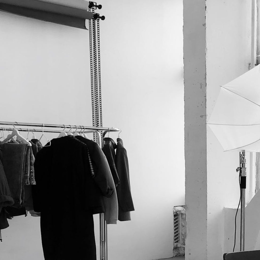 Tripods, Lights, Backdrops: Minimal Studio Setups That Scale